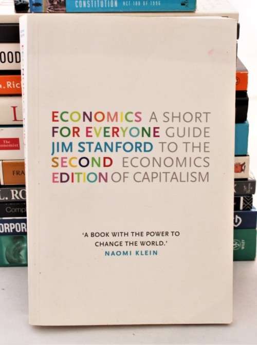 Bargain! A fantastic collection of 13 business, economy, investment & finances books & textbooks.