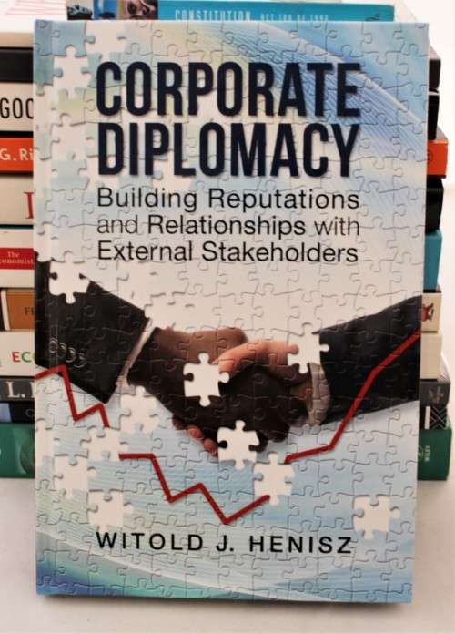 Bargain! A fantastic collection of 13 business, economy, investment & finances books & textbooks.