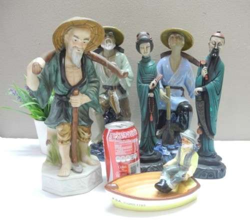 A charming collection of 6 various Oriental figurines made of ceramic, porcelain.