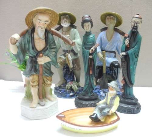 A charming collection of 6 various Oriental figurines made of ceramic, porcelain.