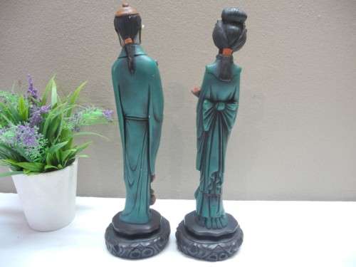 A charming collection of 6 various Oriental figurines made of ceramic, porcelain.