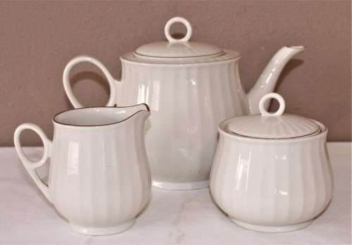 BEAUTIFUL tea set including tea pot, milk jug and sugar pot!