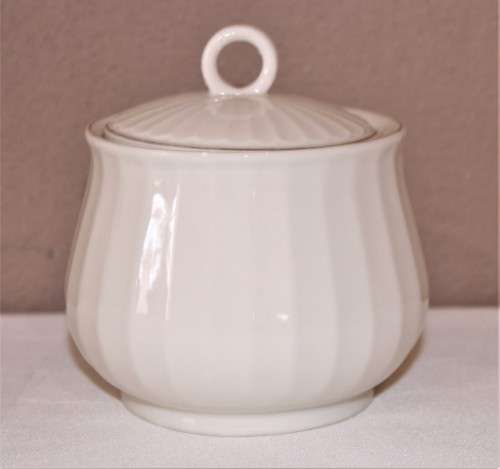 BEAUTIFUL tea set including tea pot, milk jug and sugar pot!