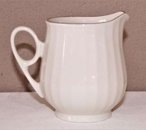 BEAUTIFUL tea set including tea pot, milk jug and sugar pot!