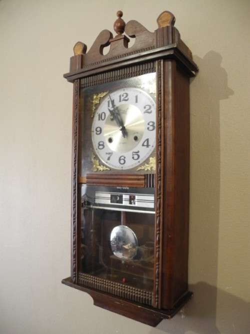 BARGAIN CLOCKS!!A vintage Blessing 31 day clock w/ day & date in a wood wall casing. Lifespace Sale