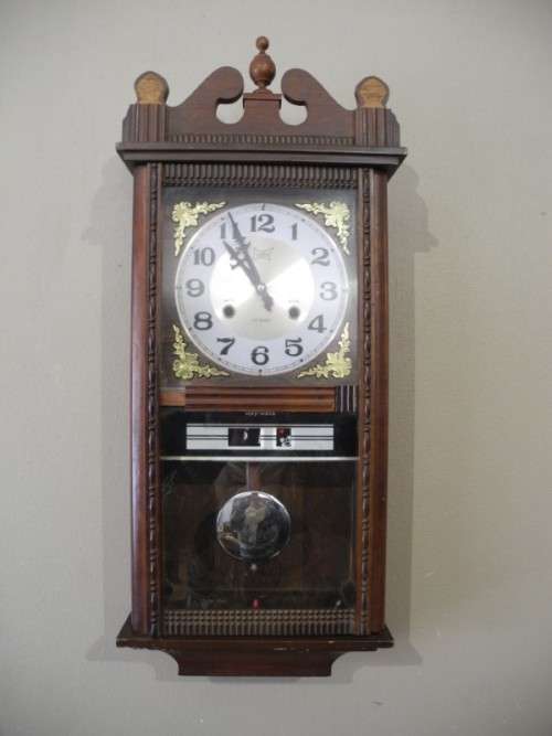 BARGAIN CLOCKS!!A vintage Blessing 31 day clock w/ day & date in a wood wall casing. Lifespace Sale