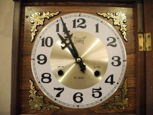 BARGAIN CLOCKS!!A vintage Blessing 31 day clock w/ day & date in a wood wall casing. Lifespace Sale