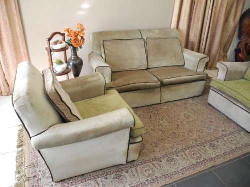 A fantastic comfortable three piece lounge suite, perfect in informal lounges! Lifespace Sale