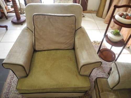 A fantastic comfortable three piece lounge suite, perfect in informal lounges! Lifespace Sale