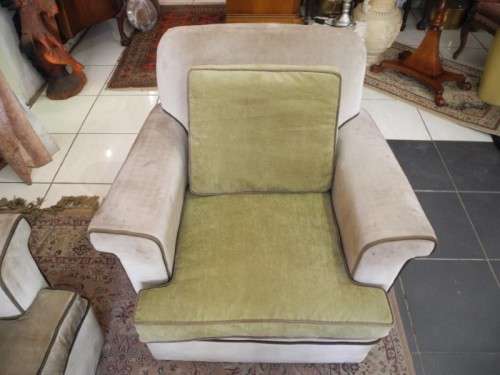 A fantastic comfortable three piece lounge suite, perfect in informal lounges! Lifespace Sale