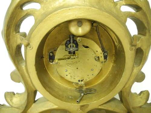 BARGAIN CLOCKS!!A large ornate vintage Walt mantle clock. Lifespace Sale