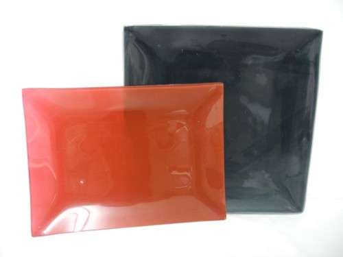 Four modern glass serving plates incl a red and black plate. Lifespace Sale