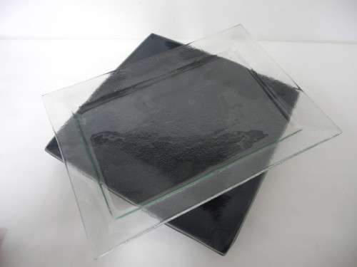Four modern glass serving plates incl a red and black plate. Lifespace Sale