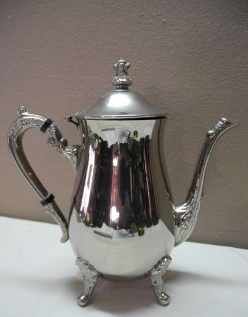 A wonderful ornate vintage silver plated teapot w/ a finial lid in good condition.
