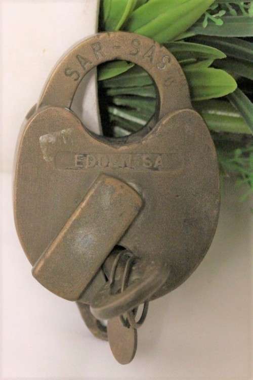 A fantastic vintage SAR/SAS 1976 metal lock and key.