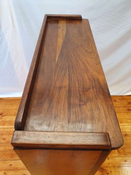 A fantastic vintage Retro display cabinet, needs glass and shelves.Xmas sale
