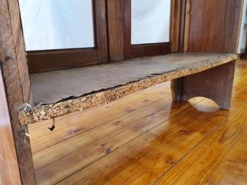 A fantastic vintage Retro display cabinet, needs glass and shelves.Xmas sale