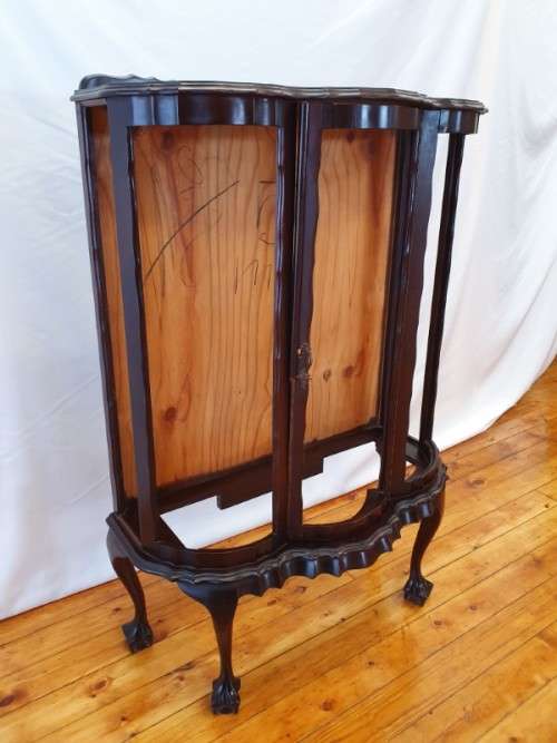 A lovely "Kenbow" curved ball and claw display cabinet, needs glass and shelves.Xmas sale