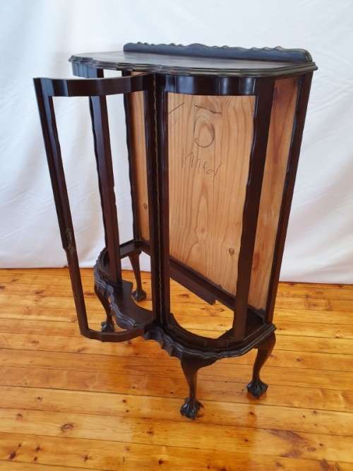 A lovely "Kenbow" curved ball and claw display cabinet, needs glass and shelves.Xmas sale