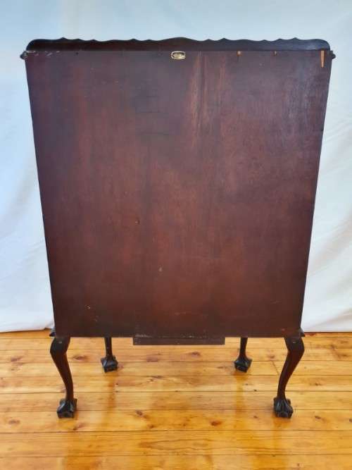 A lovely "Kenbow" curved ball and claw display cabinet, needs glass and shelves.Xmas sale