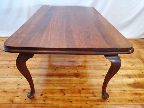 An exquisite solid Blackwood Queen Anne footed 6-seater dining table. Xmas sale