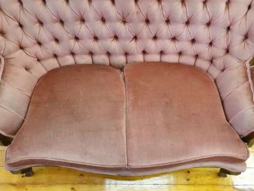 A gorgeous antique Victorian 2 seater settee couch w carved detailing, period upholstery. Xmas sale