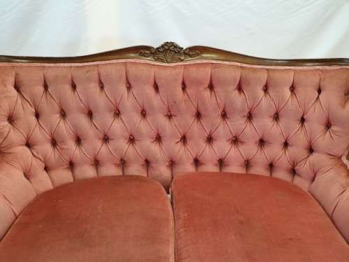 A gorgeous antique Victorian 2 seater settee couch w carved detailing, period upholstery. Xmas sale