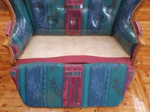A well made antique Victorian 2 seater settee couch w carved detailing. Xmas sale