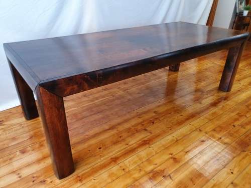 An exquisite LARGE (242cm x 102cm) Coricraft 6-seater dining table. Xmas sale