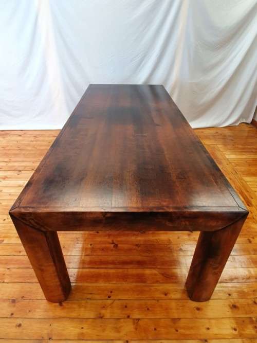 An exquisite LARGE (242cm x 102cm) Coricraft 6-seater dining table. Xmas sale