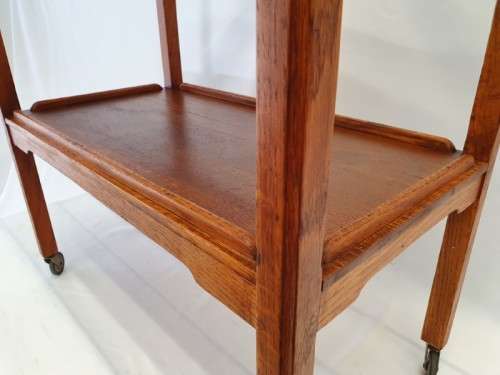 An Oak vintage drinks trolley perfect for all living spaces. Xmas sale!