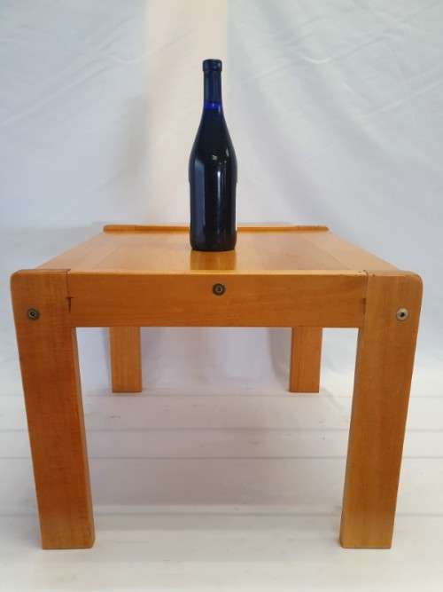 A lovely vintage solid yellow wood occasional/ side table. Xmas sale