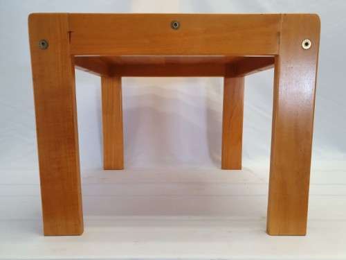 A lovely vintage solid yellow wood occasional/ side table. Xmas sale