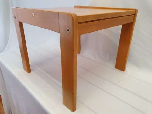 A lovely vintage solid yellow wood occasional/ side table. Xmas sale