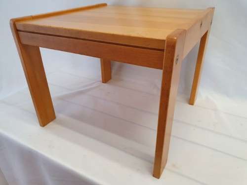 A lovely vintage solid yellow wood occasional/ side table. Xmas sale