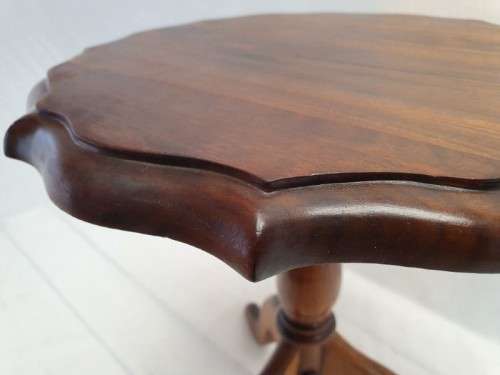 A lovely vintage scalloped edge splayed leg Stink wood occasional/ side table. Xmas sale
