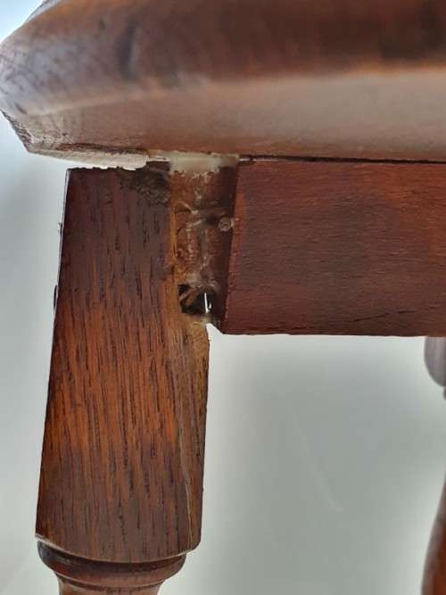 A lovely vintage solid Oak round occasional/ side table. Xmas sale