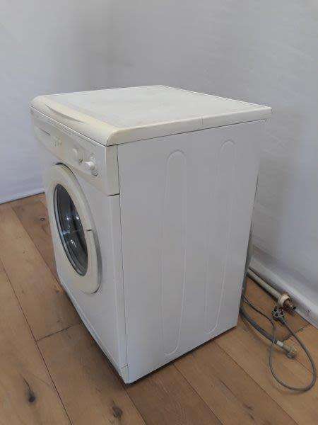 A Defy Automaid 600 washing machine in working order
