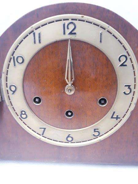 A vintage no name clock for restoration