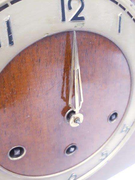 A vintage no name clock for restoration