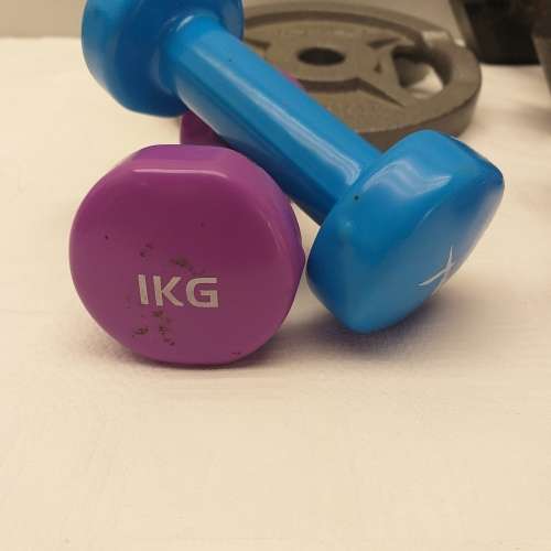 An awesome collection of assorted gym dumbbells and weights ranging in weights between 1kg and 7.5kg
