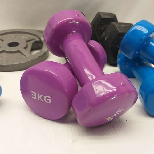 An awesome collection of assorted gym dumbbells and weights ranging in weights between 1kg and 7.5kg