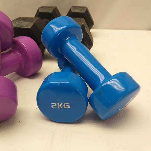 An awesome collection of assorted gym dumbbells and weights ranging in weights between 1kg and 7.5kg