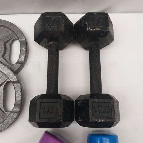 An awesome collection of assorted gym dumbbells and weights ranging in weights between 1kg and 7.5kg