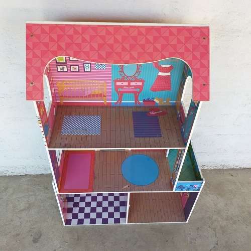 An incredible large (115cm high) dolls house with various rooms and dolls house funiture