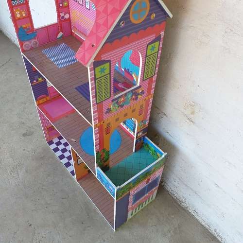 An incredible large (115cm high) dolls house with various rooms and dolls house funiture