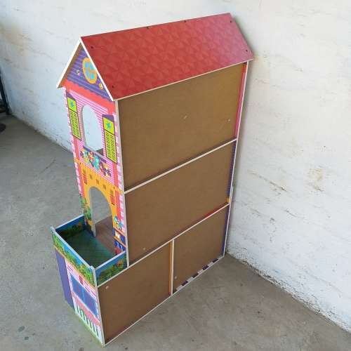 An incredible large (115cm high) dolls house with various rooms and dolls house funiture