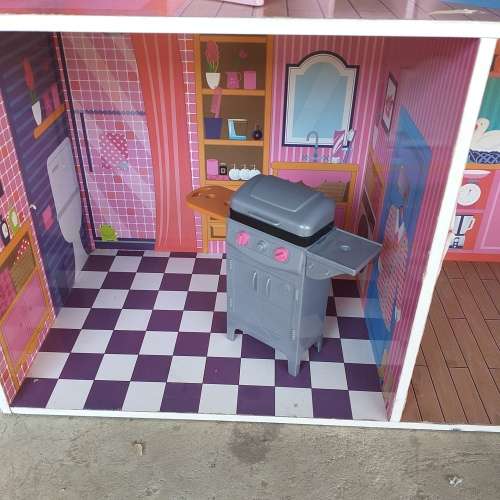 An incredible large (115cm high) dolls house with various rooms and dolls house funiture