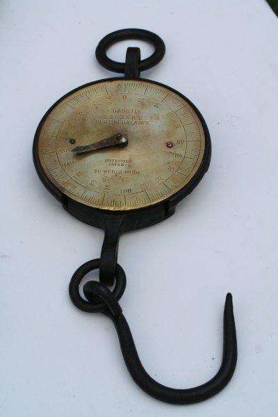 A STUNNING BRASS SALTERS SPRING BALANCE BUTCHERS SCALE.WEIGHS UP TO 200lbs.
