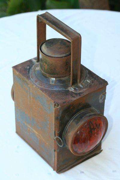 AN OLD RAILWAY SIGNALLING LANTERN FROM LONG AGO!!! THIS IS VERY NICE...